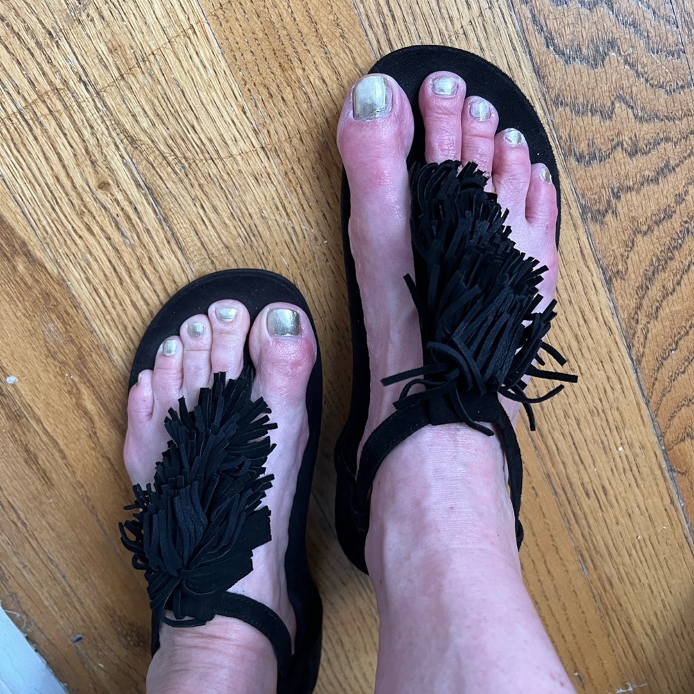 Vionic Black Suede Tasseleda Sandals in 6